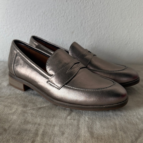 Clarks Shoes - NWT Clarks Trish Rose Loafers Size 6.5